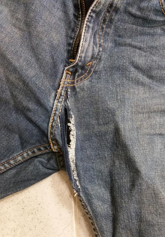 closer view of the issue. Please notice fabric itself ripped. right at seam