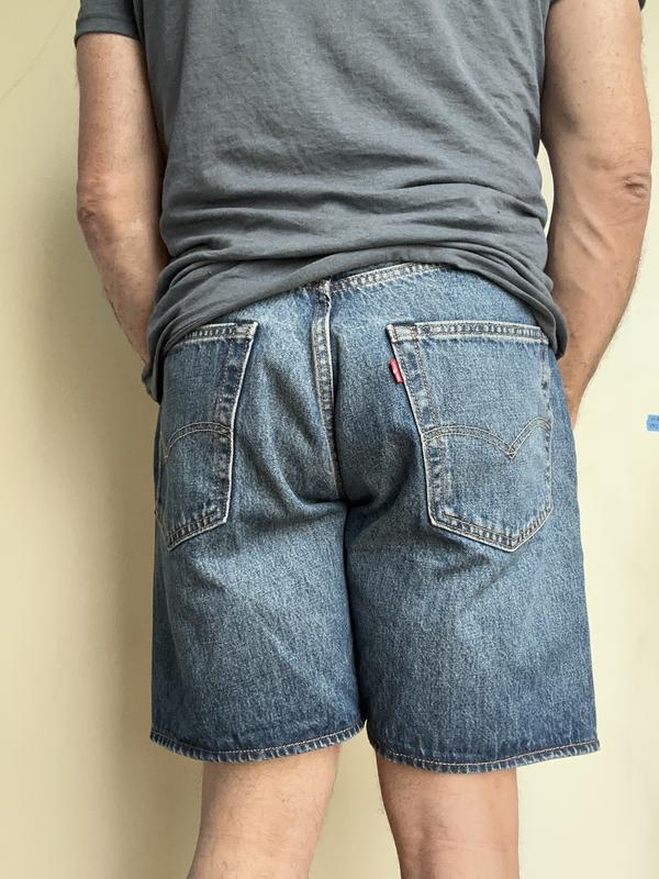 5'9", 200 lb, wearing size 34. Front, side, and back views. Great fit for larger thighs while maintaining a relaxed silhouette.