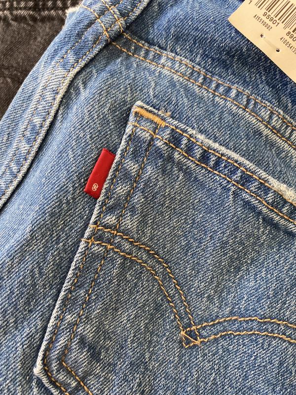No Levi tag. It makes it look unauthentic! So lame