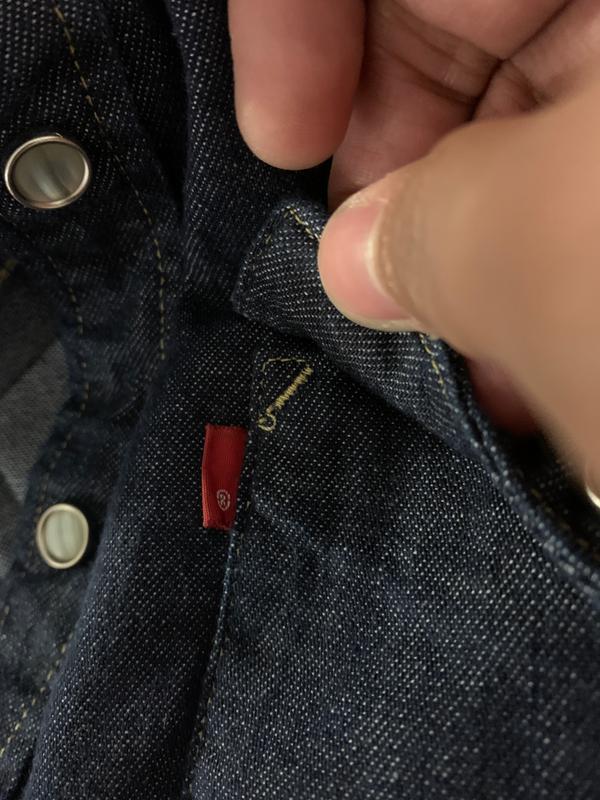No levi’s name on red small label