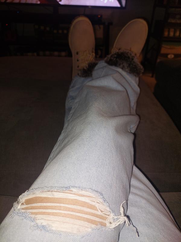 Love the placement of the tear!