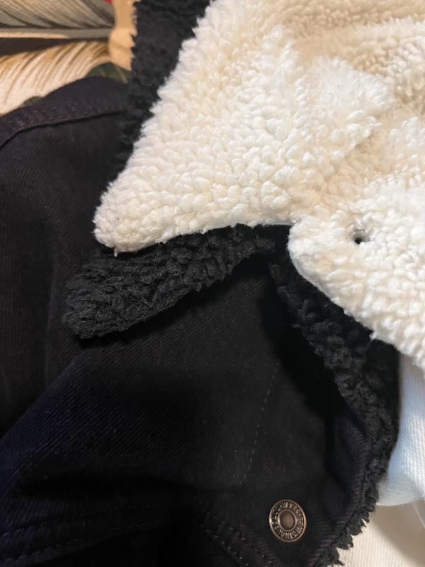 Pointier cut on collar compared to boyfriend design