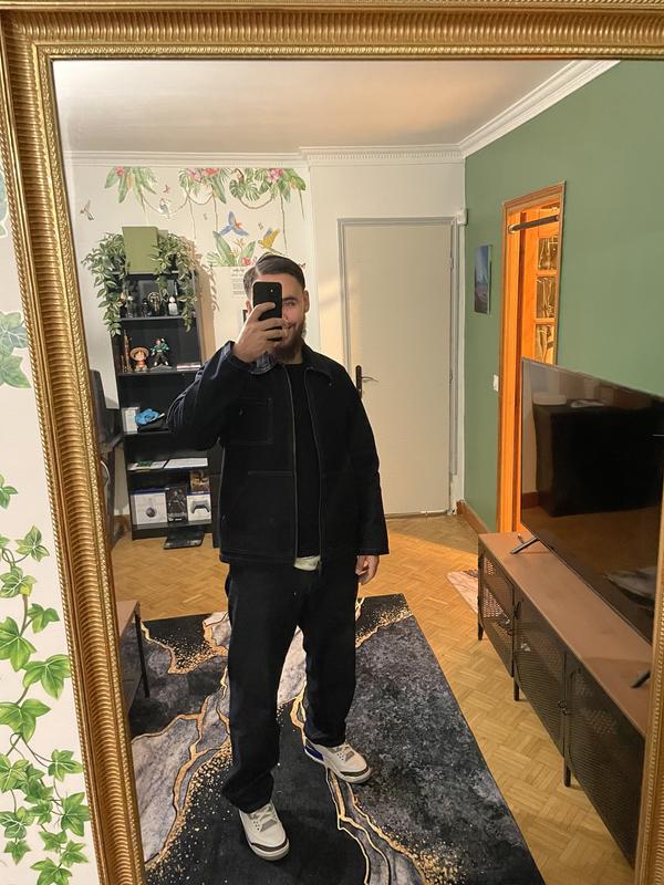 Elle taille grande donc prenez un taille en dessous dommage pour le logo