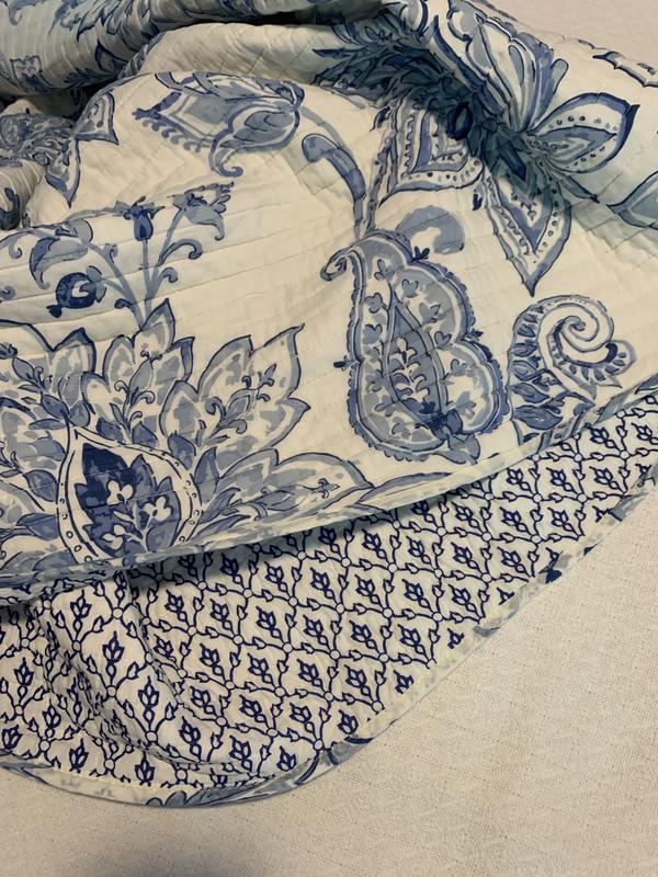 Up close of both patterns