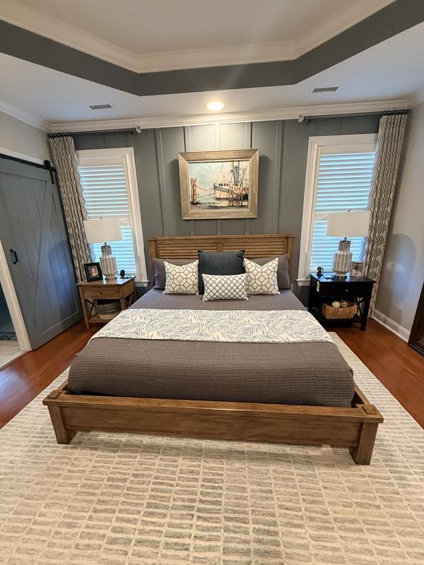love it but there is only maybe an inch or two tucked under the end of the mattress.  the quilt is 2" from covering the top part of the mattress