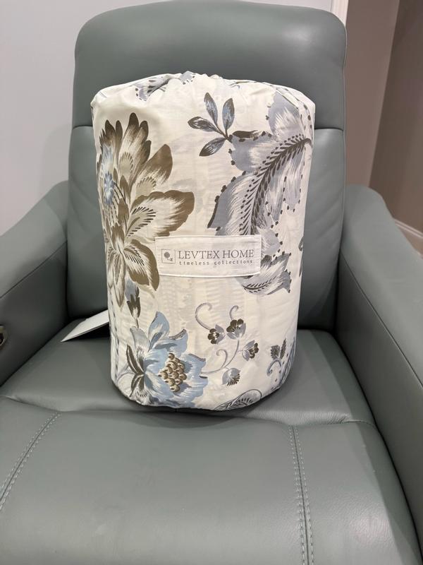 Customer carousel item 6.