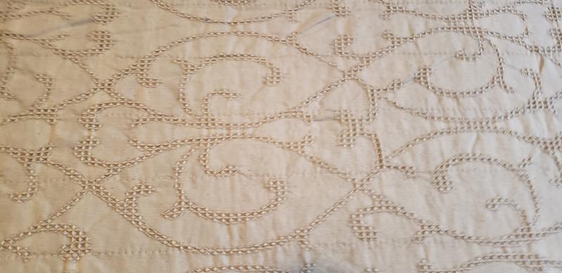 Pattern on front of bedspread