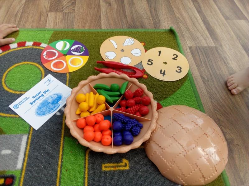 Learning Resources Super Sorting Pie, 68 Pieces