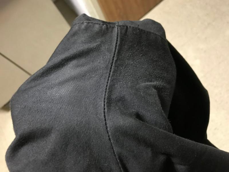 Can't really tell from the picture but if you feel it you can't tell it might break in a few more weeks or days and I only used them for 3 full days of work.