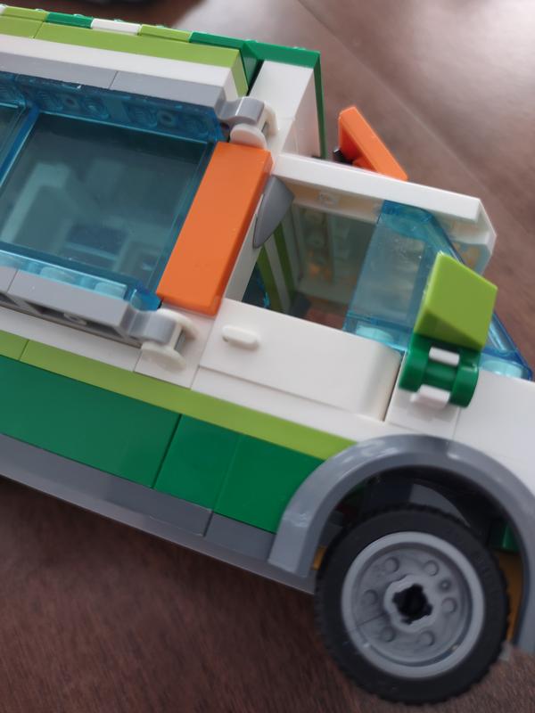 Roof contact point in back is a single peg.