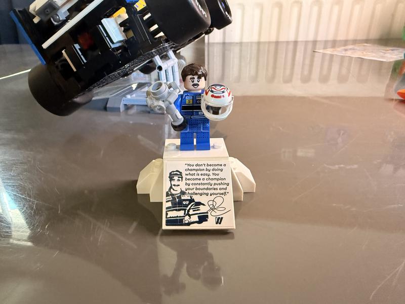 Customer carousel item 6.