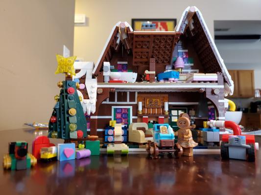 LEGO Creator Expert Gingerbread House 10267 1477 pieces Toys R Us Canada