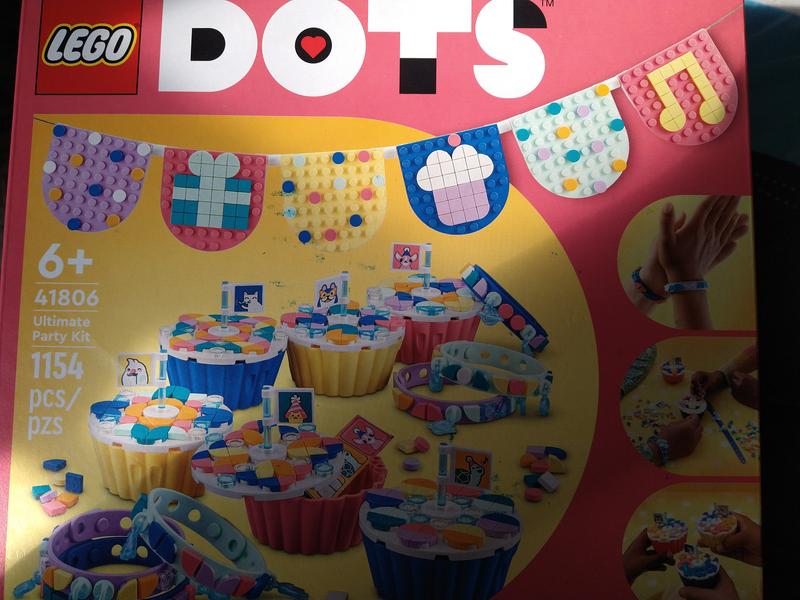 LEGO 41806 DOTS Grande Kit per le Feste, Giochi Festa Compleanno Bambini,  Ragazzi e Ragazze Fai da Te con Cupcake, Braccialetti e Festoni, Idee  Regalo Arti e Mestieri 