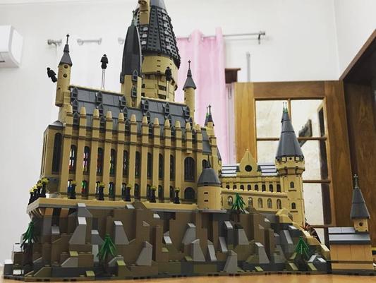 LEGO Harry Potter Hogwarts Castle 71043 6020 pieces Toys R Us