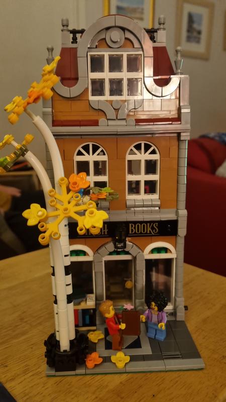 LEGO Creator Expert Bookshop 10270 2504 pieces Toys R Us Canada