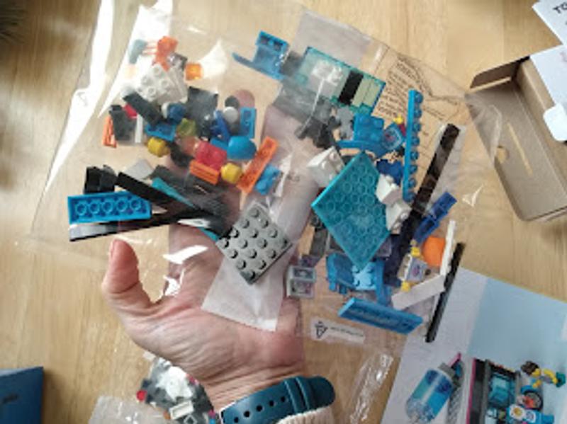 LEGO City 60384 Furgone Granite Penguin Slushy Van - Camion Giocattolo Con Pinguino E 2 Minifigure, 194 Pezzi Per Bambini 5+ Anni