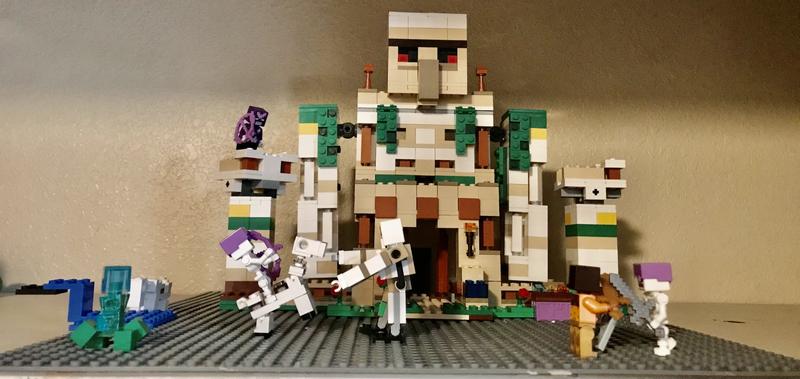 LEGO Minecraft Iron Golem Figure Big Monster Villain Village Pillage Garden