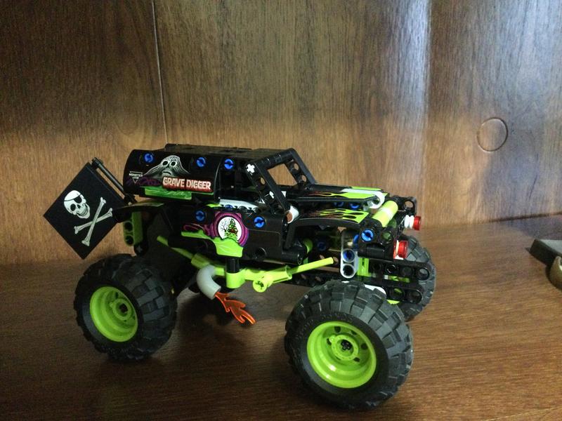 LEGO Technic Monster Jam Grave Digger 42118 (212 pieces) | Toys R