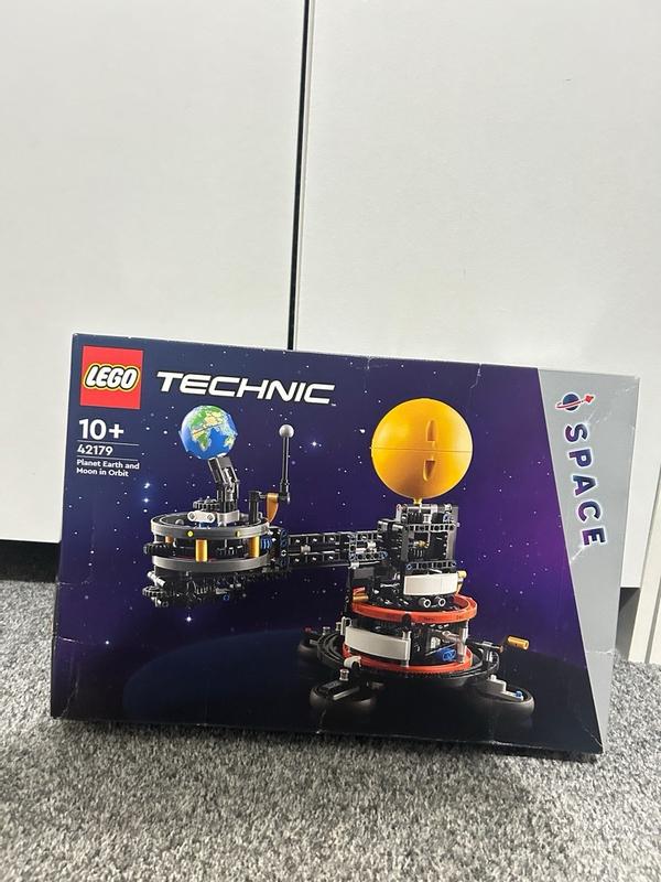 LEGO Technic Planet Earth and Moon in Orbit Space Toys Set 42179