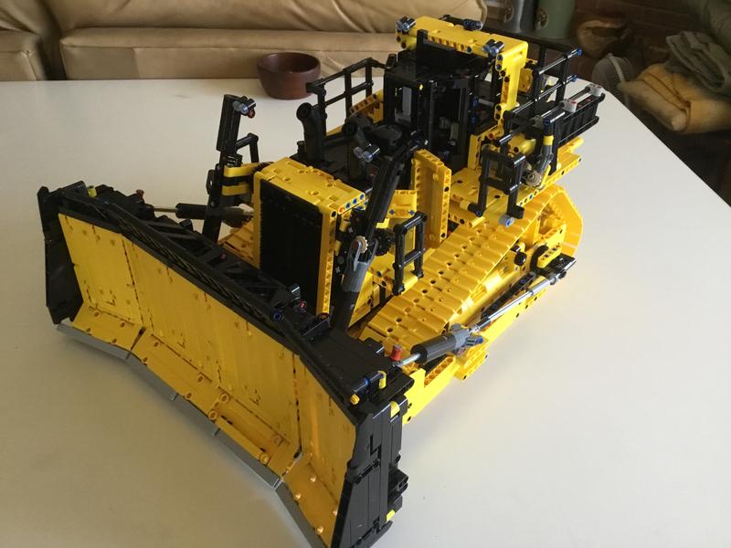 LEGO Technic Cat D11 Bulldozer Large Model Adults 42131 673419340106
