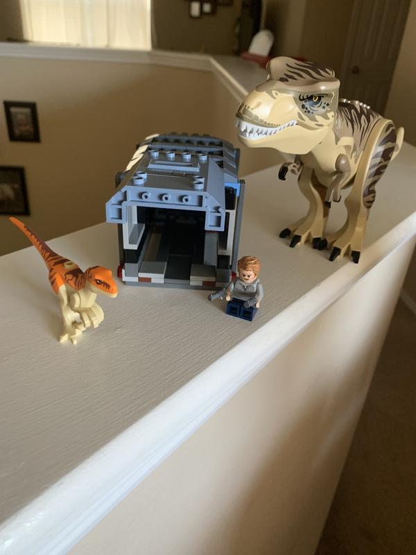 LEGO Jurassic World T. rex and Atrociraptor Dinosaur Breakout