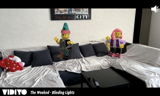 Les legos envahissent le canapé