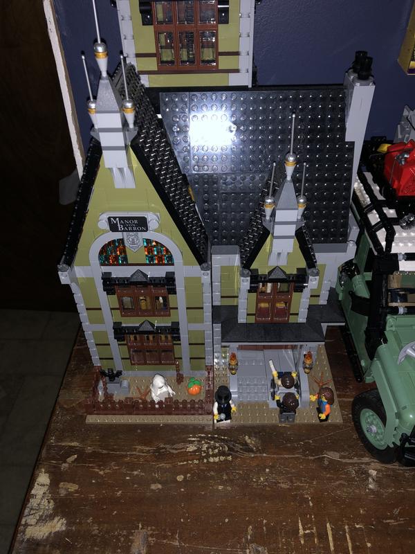 LEGO Creator Expert Haunted House 10273 (3231 pieces) | Toys R Us