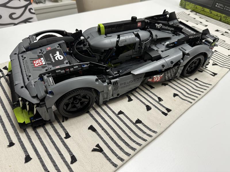 LEGO Technic PEUGEOT 9X8 24H Le Mans Hybrid Hypercar 42156