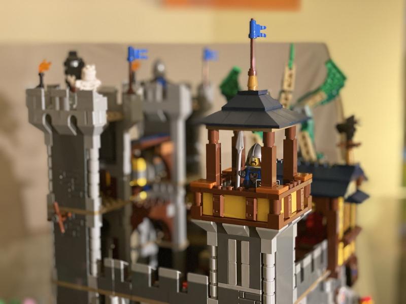 LEGO Creator 31120 – Set di giocattoli da costruzione 3 in 1, per bambini,  ragazzi e ragazze, dai 9 anni in su (1.426 pezzi) – Giochi e Prodotti per  l'Età Evolutiva
