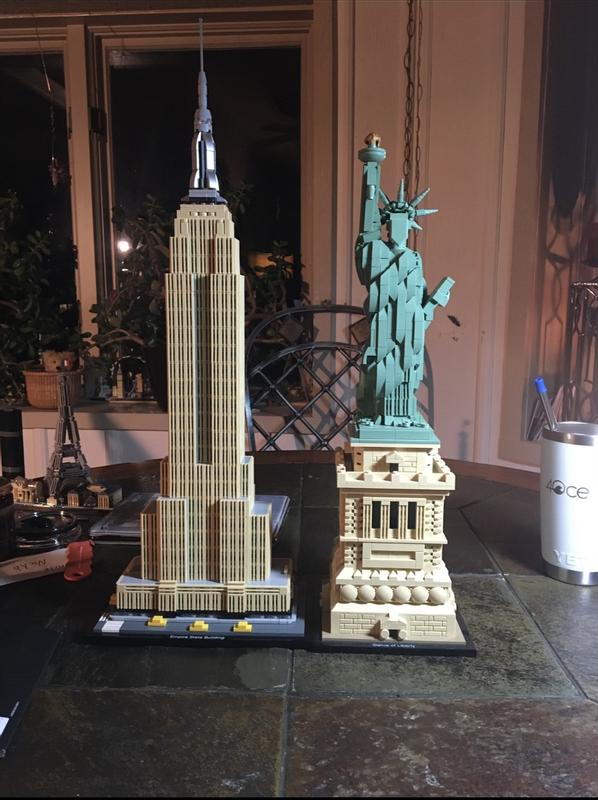  LEGO 21046 Architecture Empire State Building New York Landmark  Collectible Model Building Set : Toys & Games