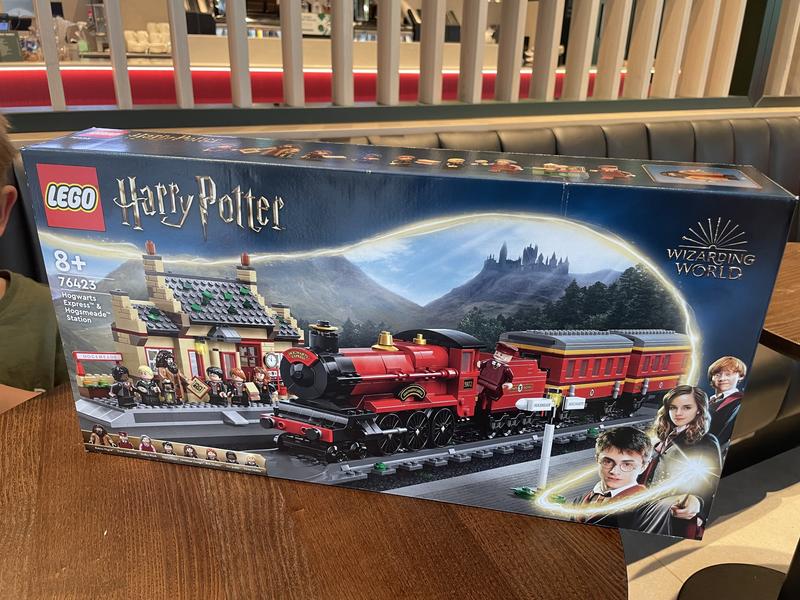  LEGO Harry Potter 76423 - Hogwarts Express ™ Train Set with  Hogsmeade Station™ : Toys & Games