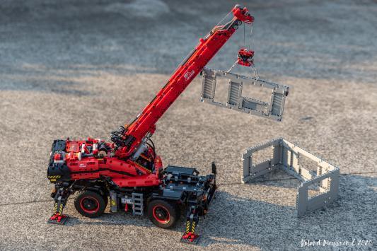 Rough Terrain Crane