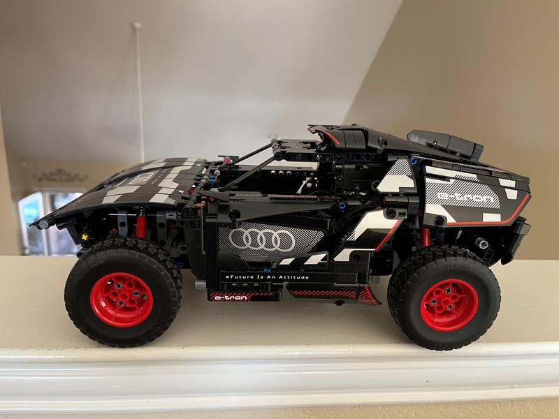 LEGO Technic Audi RS Q e-tron 42160 Building Toy Set (914 Pieces