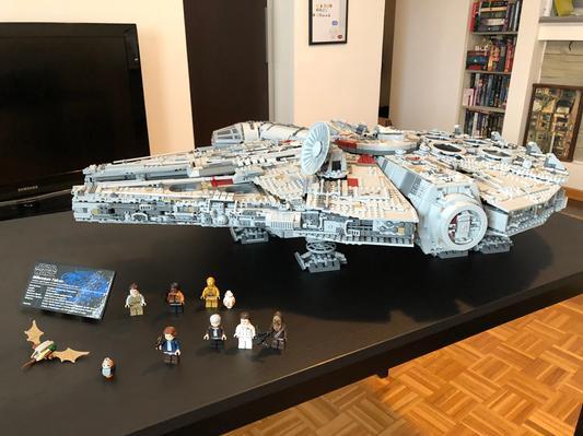 LEGO Star Wars 4504 pas cher, Millennium Falcon