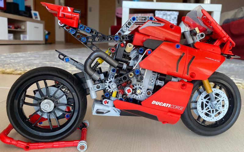 Excitement and fun with the Ducati Panigale V4 R LEGO® Technic™