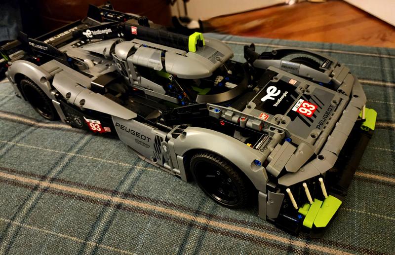 LEGO Technic PEUGEOT 9X8 24H Le Mans Hybrid Hypercar 42156