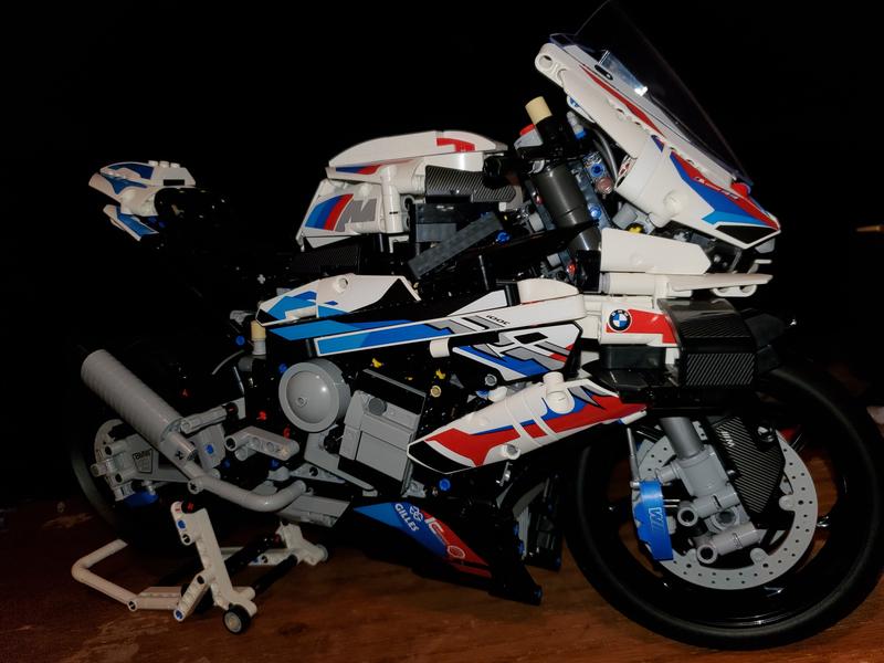 Lego Technic Télécommandé – Moto M1000 RR BMW - Lego Technic - Référence  N°1 des blocs de constructions des véhicules.