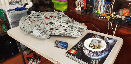 LEGO Star Wars 4504 pas cher, Millennium Falcon