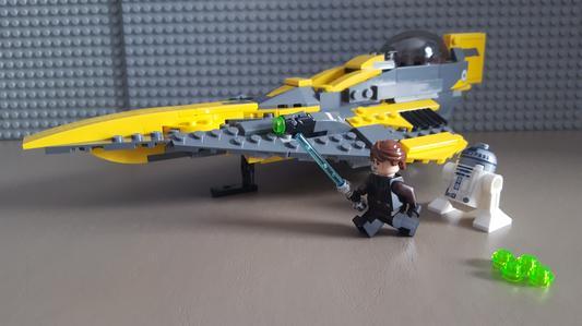 Is it just me, or is the Starfighter shaped a lot like the Star Destroyers?