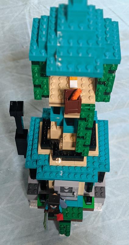 LEGO Minecraft The Sky Tower 21173 (565 pieces) | Toys R Us Canada