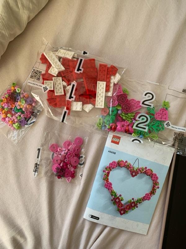 LEGO Heart Ornament Building Toy Kit, Heart Shaped Arrangement of  Artificial Flowers, Great Gift for Valentine's Day, Unique Arts & Crafts  Activity for Kids, Girls and Boys Ages 9 and Up, 40638 