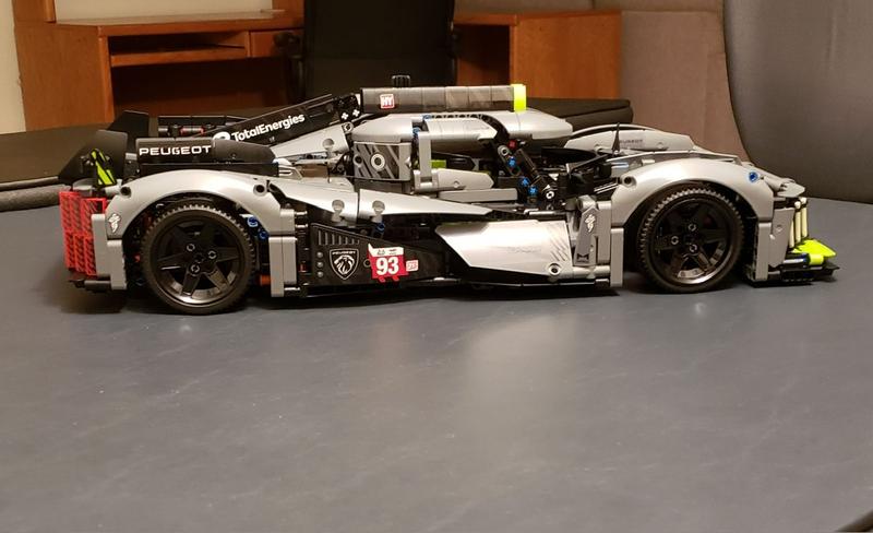 LEGO Technic PEUGEOT 9X8 24H Le Mans Hybrid Hypercar 42156