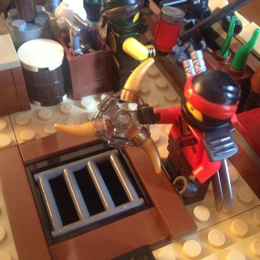 Star Trek's Klingon emblem maybe?