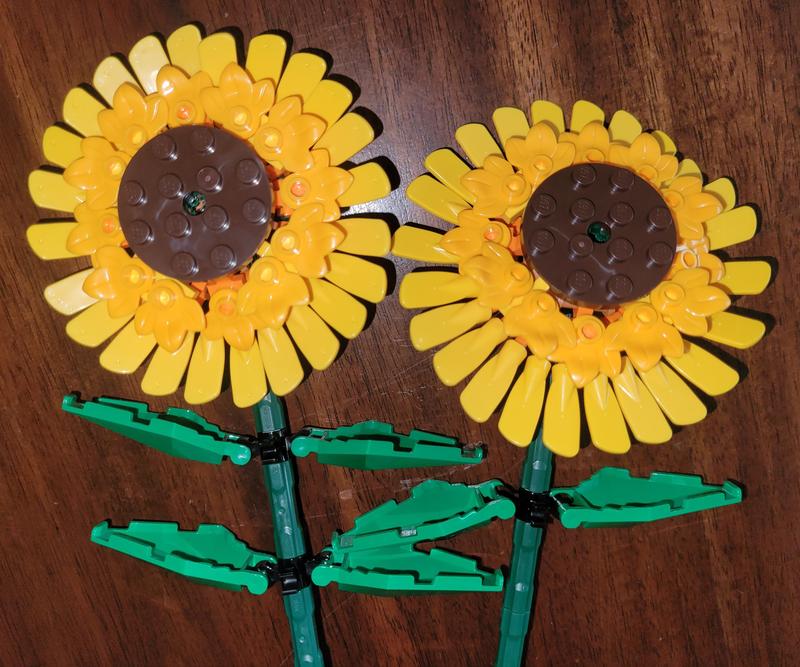  LEGO Sunflowers Building Kit, Artificial Flowers for Home  Décor, Gift for Valentine's Day, Flower Building Toy Set for Kids,  Sunflower Gift for Girls and Boys Ages 8 and Up, 40524 