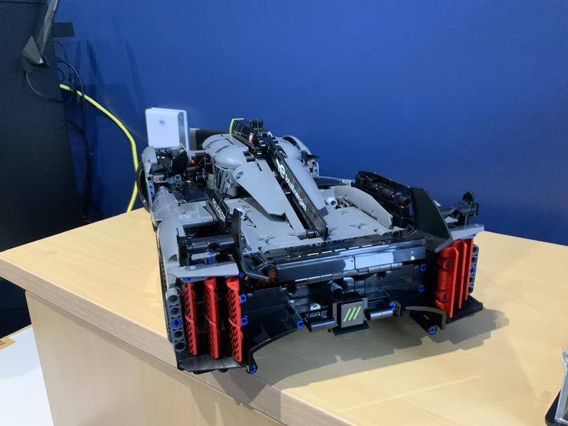 LEGO Technic PEUGEOT 9X8 24H Le Mans Hybrid Hypercar 42156