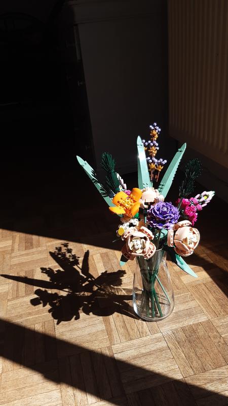 Complétez le bouquet de fleurs LEGO Botanical Collection 10280 avec ce vase  en brique