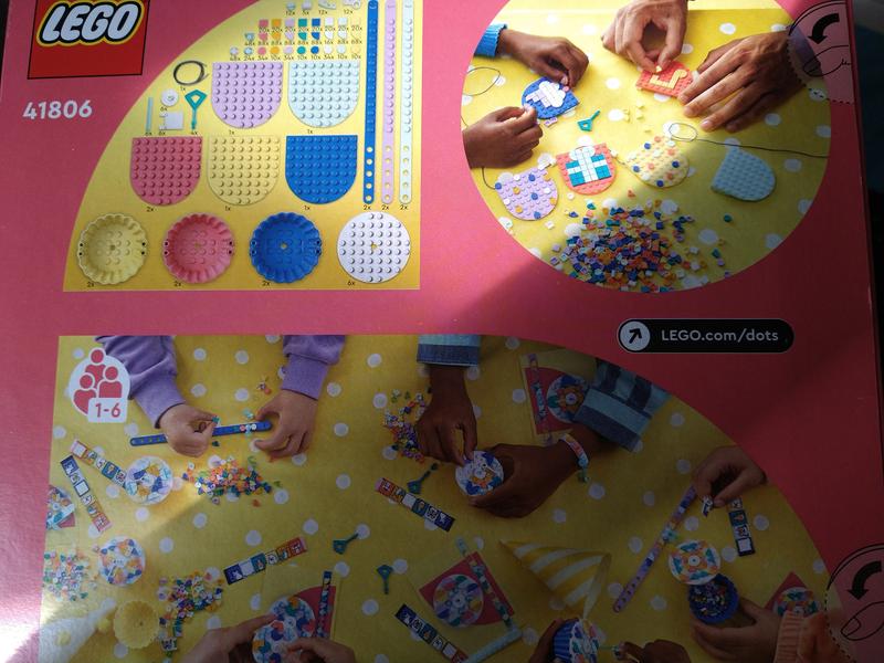 LEGO DOTS 41806 Grande Kit per le Feste, Giochi Festa Compleanno Bambini  Fai da Te con Cupcake, Braccialetti e Festoni LEGO 2022