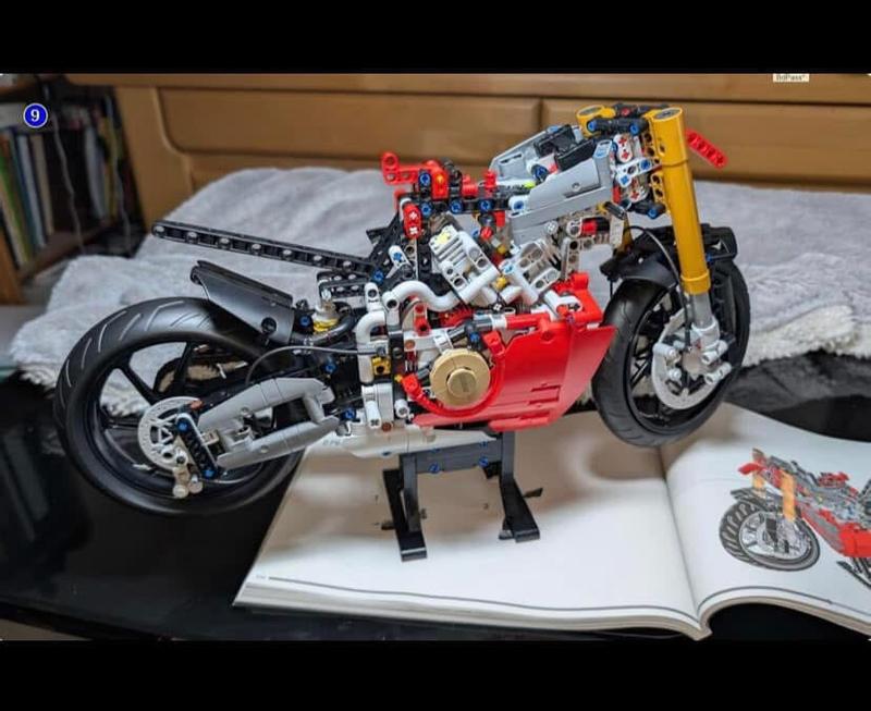 れーる　r4 s1 LEGO Set 42202-1 Ducati Panigale V4 S Motorcycle (2025