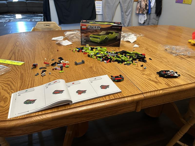 LEGO Speed Champions Dodge Challenger SRT Hellcat 77237 Building