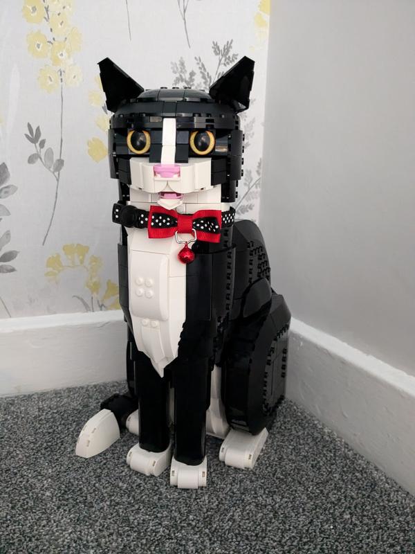 LEGO Ideas Tuxedo Cat Gift Idea for Animal-Lovers and Home Décor